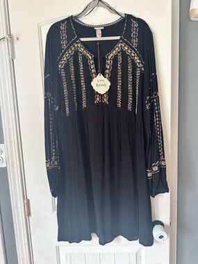 Knox Rose Women's Black Long Sleeve Embroidered Tunic Dress.